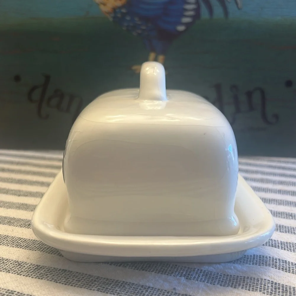 White Ceramic butter Dish (words FARM FRESH)